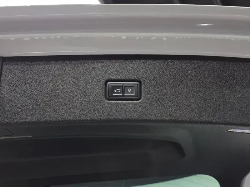 2021 Audi Q8 с пробегом 92 608 км