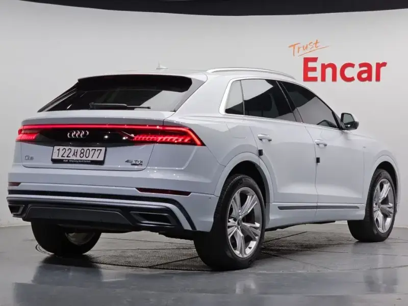 2023 Audi Q8 с пробегом 63 280 км