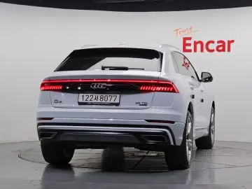 2023 Audi Q8 с пробегом 63 280 км