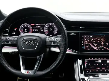 2020 Audi Q8 с пробегом 99 035 км