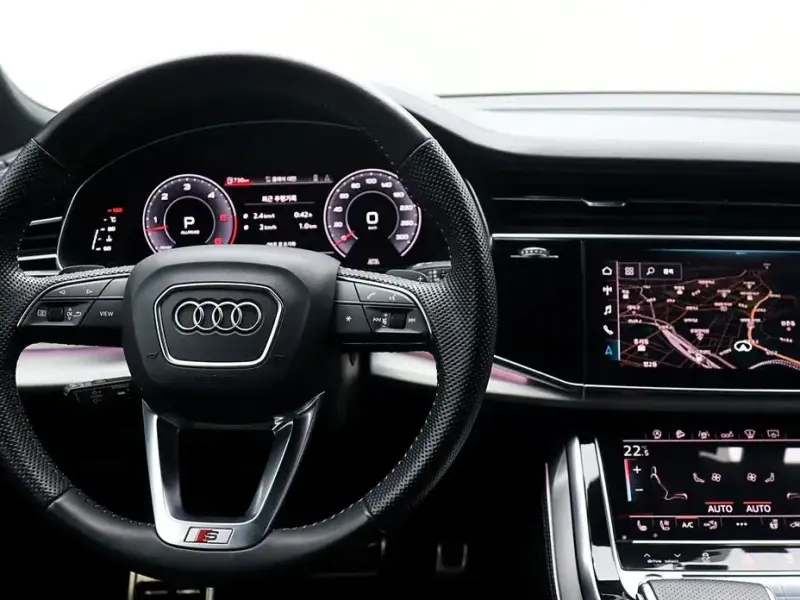 2020 Audi Q8 с пробегом 99 035 км