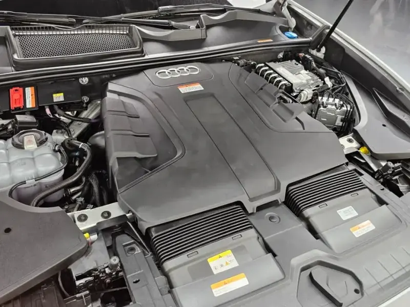 2023 Audi Q8 с пробегом 63 280 км