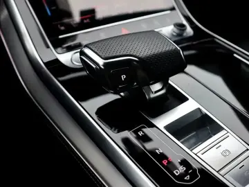 2020 Audi Q8 с пробегом 99 035 км