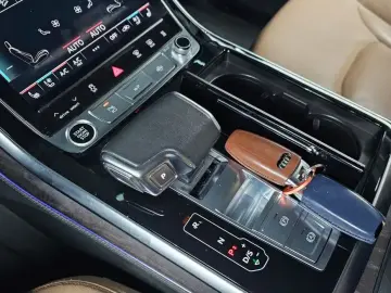 2023 Audi Q8 с пробегом 63 280 км