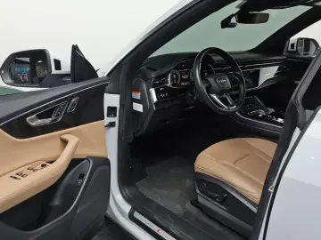 2023 Audi Q8 с пробегом 63 280 км