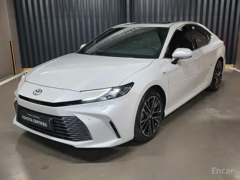 2025 Toyota Camry с пробегом 5 818 км