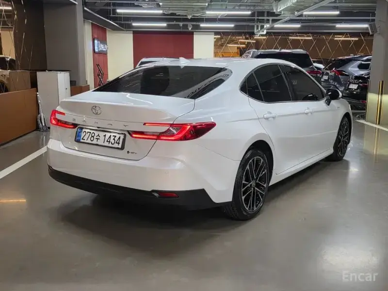 2025 Toyota Camry с пробегом 5 818 км