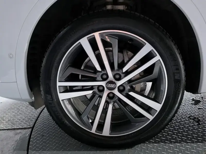 2023 Audi Q5 с пробегом 15 772 км