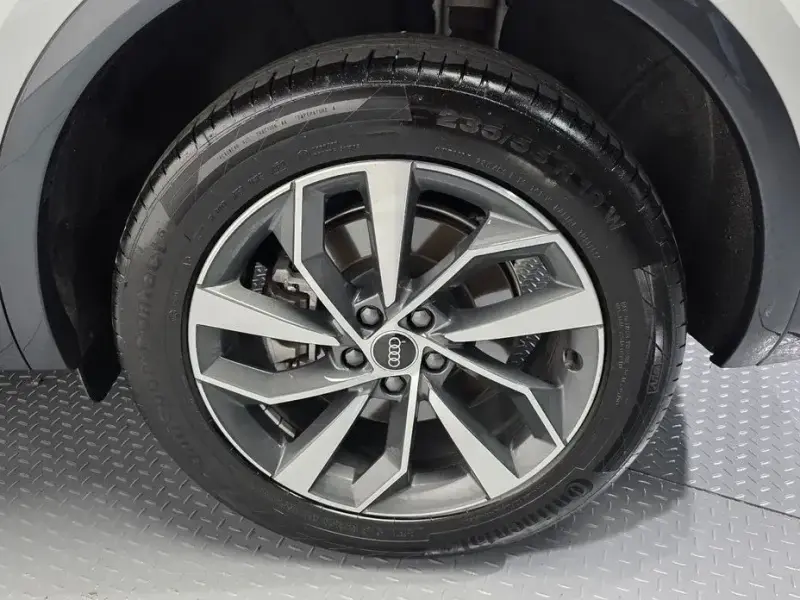 2023 Audi Q5 с пробегом 27 740 км