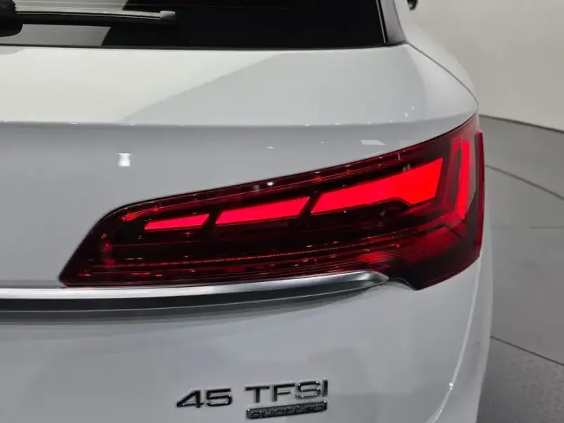 2023 Audi Q5 с пробегом 27 740 км