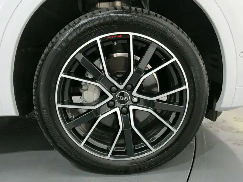 2024 Audi Q5 с пробегом 8 320 км