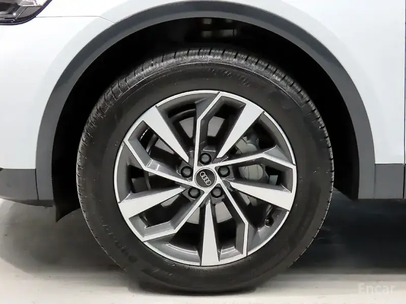 2023 Audi Q5 с пробегом 43 989 км