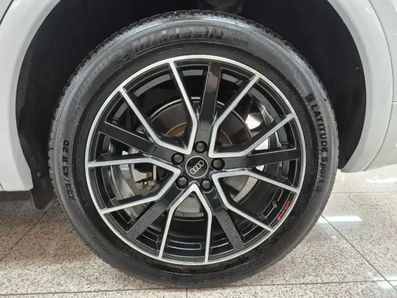2024 Audi Q5 с пробегом 14 140 км