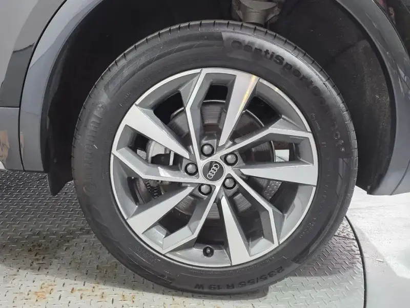 2023 Audi Q5 с пробегом 25 700 км