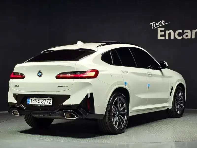 2025 BMW X4 с пробегом 9 868 км