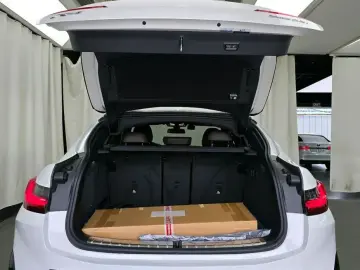 2025 BMW X4 с пробегом 9 868 км