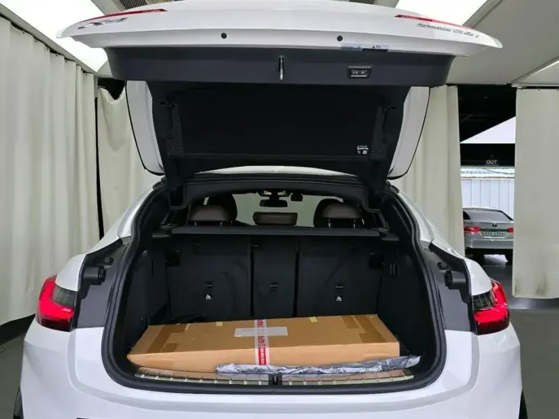 2025 BMW X4 с пробегом 9 868 км