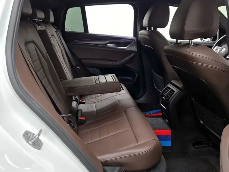 2025 BMW X4 с пробегом 9 868 км