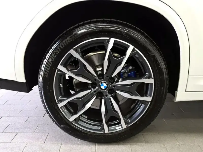 2025 BMW X4 с пробегом 9 868 км
