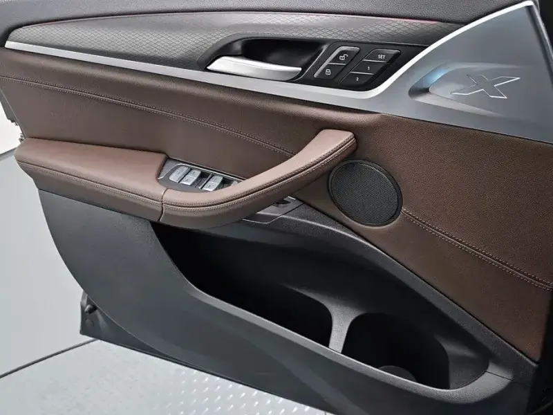 2025 BMW X4 с пробегом 4 567 км