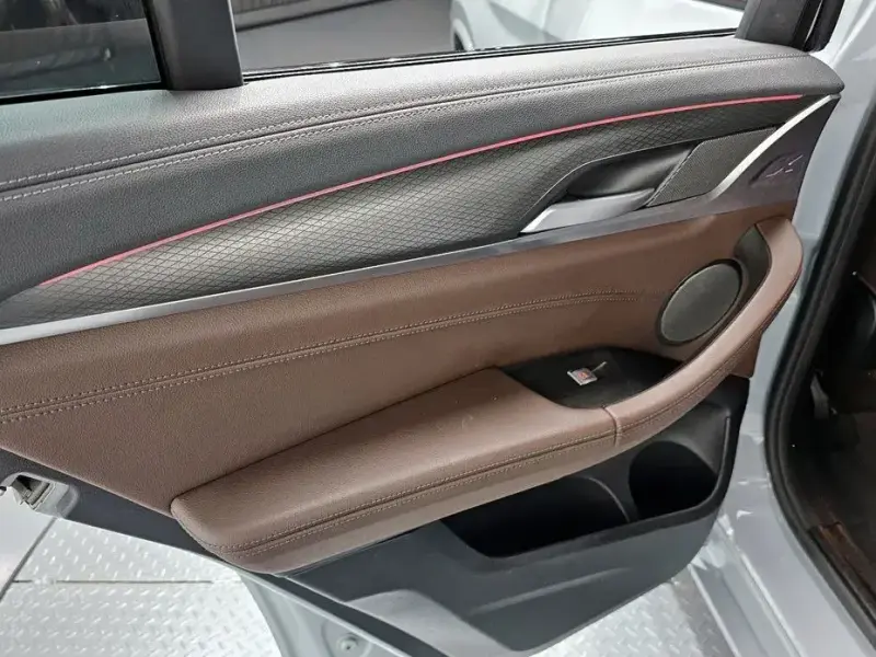 2025 BMW X4 с пробегом 13 870 км