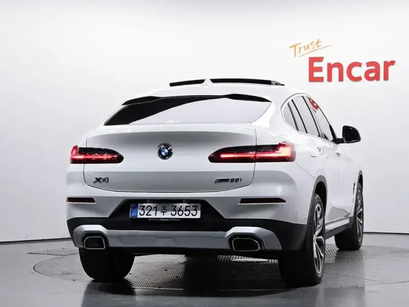 2025 BMW X4 с пробегом 4 830 км