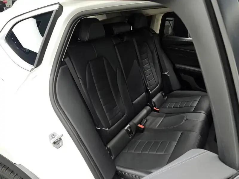 2025 BMW X4 с пробегом 4 830 км