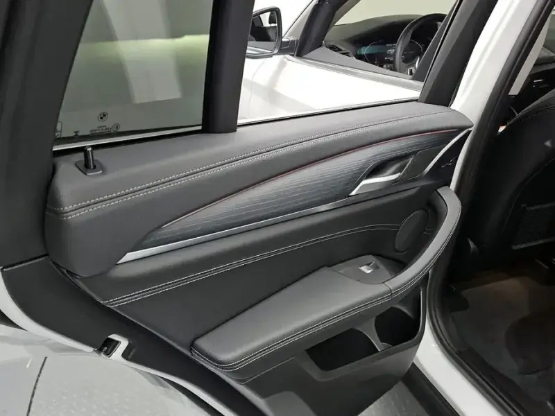 2025 BMW X4 с пробегом 4 830 км