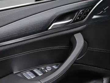 2025 BMW X4 с пробегом 4 830 км