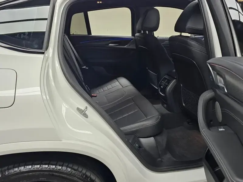 2025 BMW X4 с пробегом 19 055 км