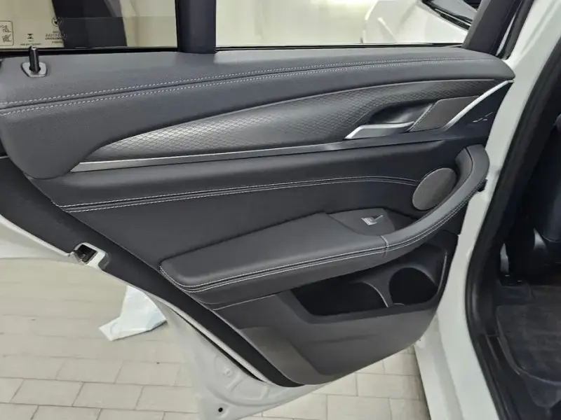 2025 BMW X4 с пробегом 19 055 км