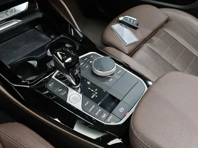 2023 BMW X4 с пробегом 38 302 км