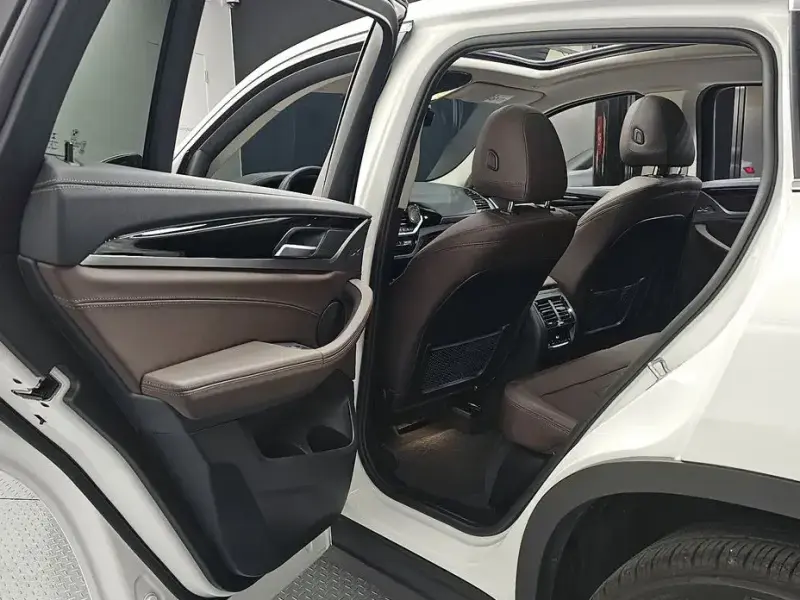 2023 BMW X4 с пробегом 38 302 км