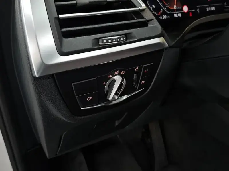 2023 BMW X4 с пробегом 38 302 км