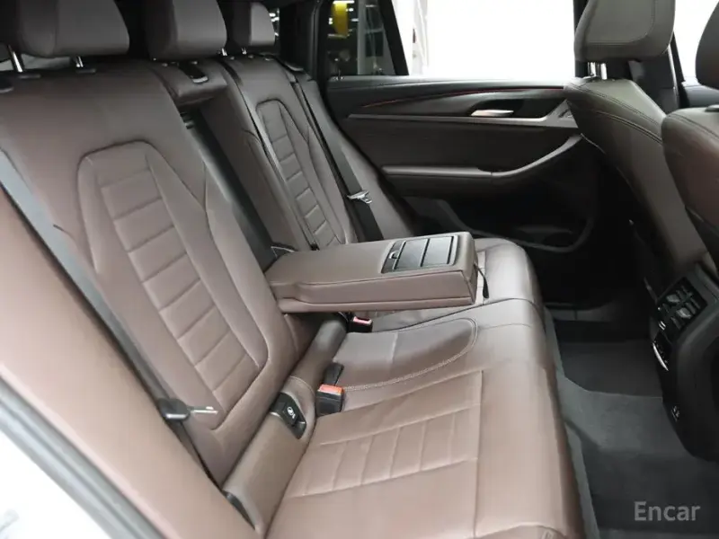 2025 BMW X4 с пробегом 27 336 км