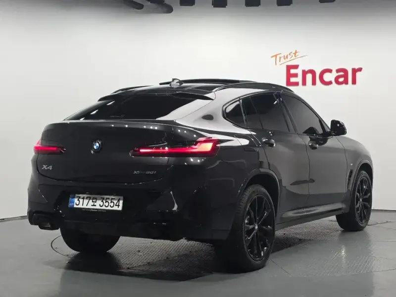 2025 BMW X4 с пробегом 10 471 км