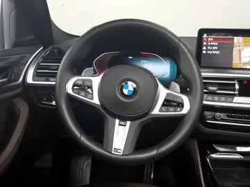 2025 BMW X4 с пробегом 10 471 км