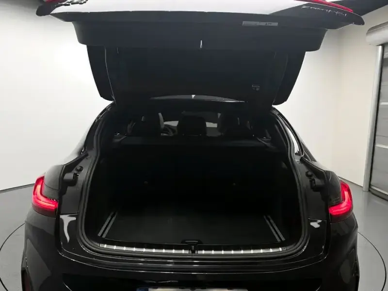 2025 BMW X4 с пробегом 10 471 км