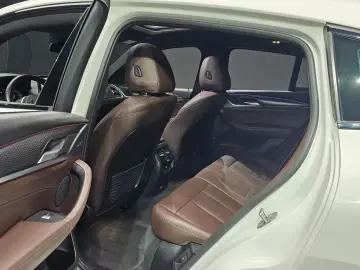 2023 BMW X4 с пробегом 40 272 км