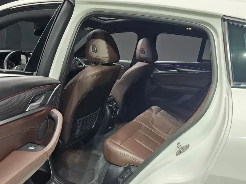 2023 BMW X4 с пробегом 40 272 км