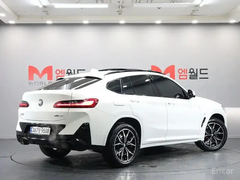 2023 BMW X4 с пробегом 10 955 км