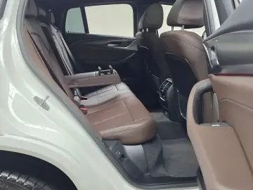 2025 BMW X4 с пробегом 11 242 км