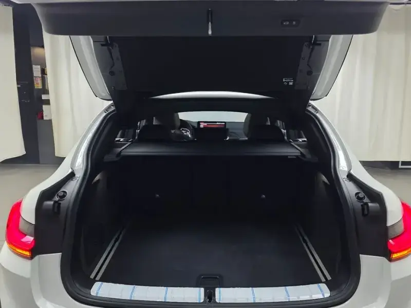 2025 BMW X4 с пробегом 11 242 км