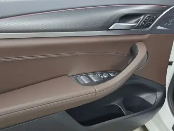 2025 BMW X4 с пробегом 11 242 км
