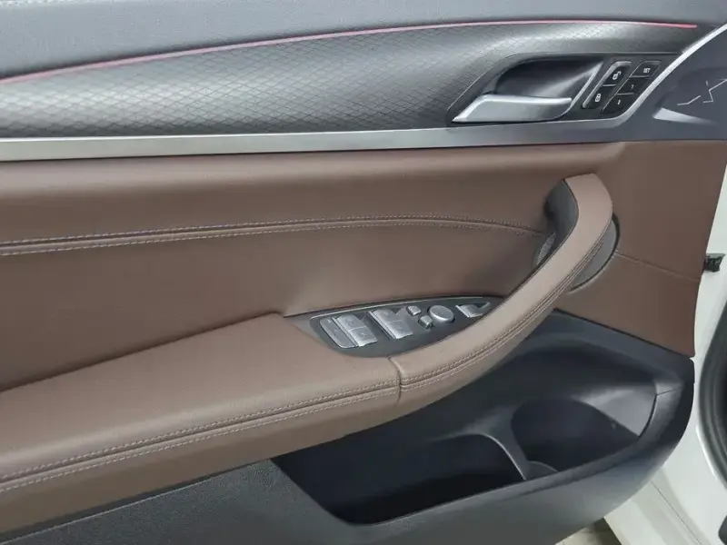 2025 BMW X4 с пробегом 11 242 км