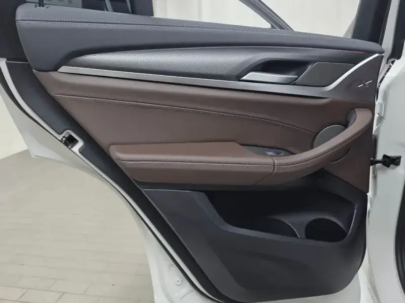 2025 BMW X4 с пробегом 11 242 км