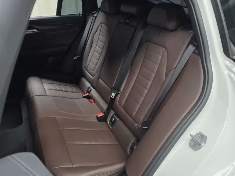 2025 BMW X4 с пробегом 11 242 км