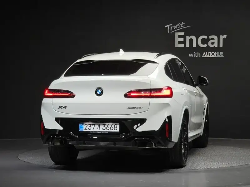 2025 BMW X4 с пробегом 12 573 км