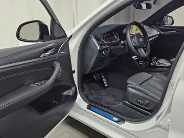 2025 BMW X4 с пробегом 12 573 км