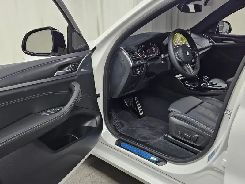 2025 BMW X4 с пробегом 12 573 км